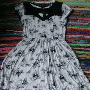 SUPER COMFY Princess dress!